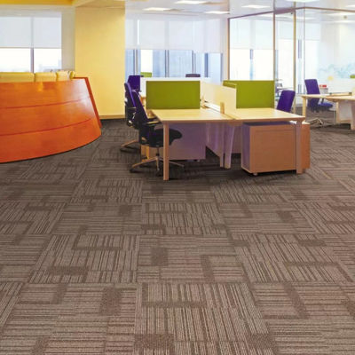 Espessura total 6±1 mm 100% Nylon 50x50 Chapas de carpete para escritório Ambiente comercial