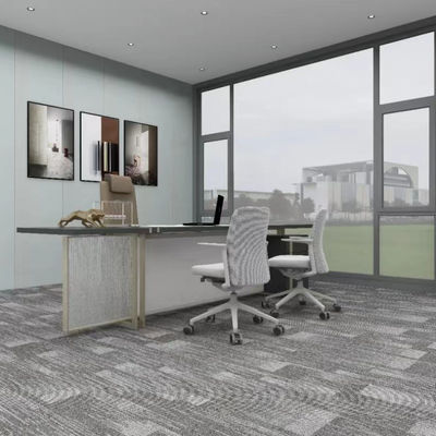 Espessura total 6±1 mm 100% Nylon 50x50 Chapas de carpete para escritório Ambiente comercial
