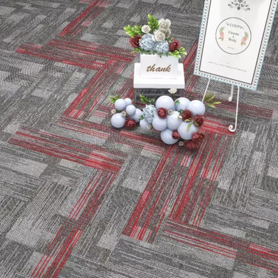 50x50cm Quadrados Carpet Tiles Luxury 100% Nylon Material para escritório Forma retangular