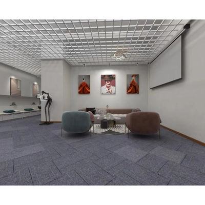 Modelo simples 25 * 100cm Chapas de carpete de nylon de cor pura perfeitas para carpete modular de escritório