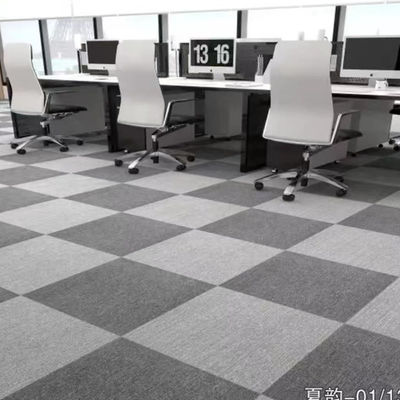 Tapete de escritório modular de luxo azulejos de tapete removíveis 50x50 com pilha de loop simples
