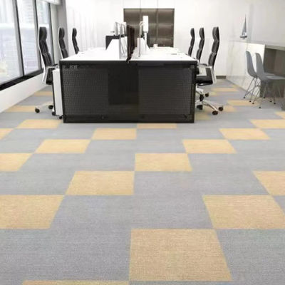 Tapete de escritório modular de luxo azulejos de tapete removíveis 50x50 com pilha de loop simples