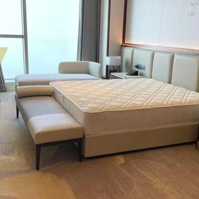 Tapete de piso comercial de parede a parede com forma retangular e resistência ao fogo