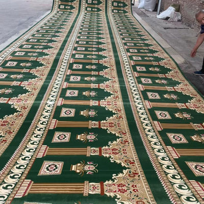 Tapete da mesquita suave de parede a parede cobrindo o chão em muitas cores e design amigável ao PET