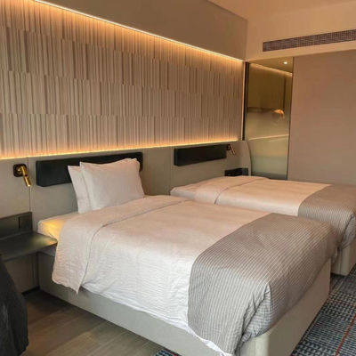 Tapete à prova de fogo para pisos comerciais com peso de pilha de 1360 g/m2 e design de corte plano
