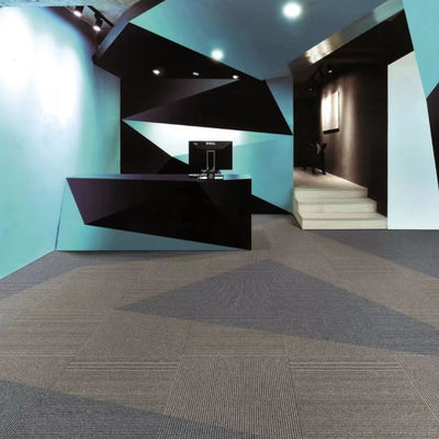 100% azulejos de carpete de fibra de PP para escritórios comerciais modernos estilo clássico e design