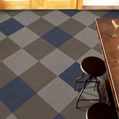100% azulejos de carpete de fibra de PP para escritórios comerciais modernos estilo clássico e design