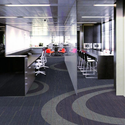 Chapas de carpete de nylon quadradas PE 50x50 para escritório comercial em design modular