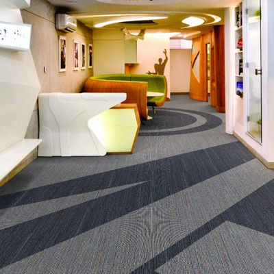 Chapas de carpete de nylon quadradas PE 50x50 para escritório comercial em design modular