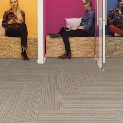 Carpetes de nylon modernos para escritórios comerciais 3,5 mm Altura de pilha 550 g Peso tufted
