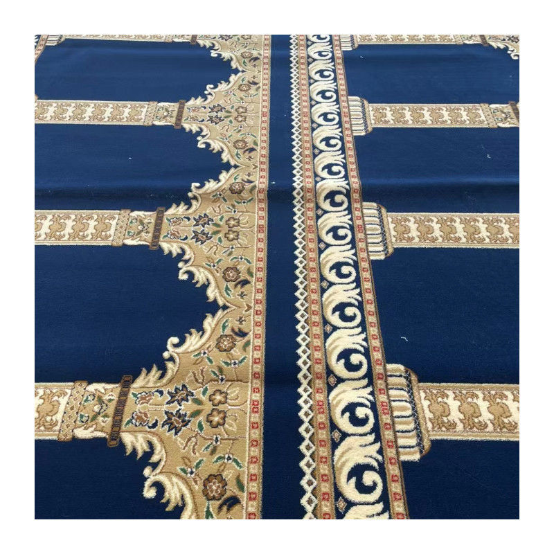Tapete da mesquita suave de parede a parede cobrindo o chão em muitas cores e design amigável ao PET
